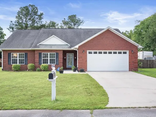 140 Colonial Dr, Midway, GA 31320