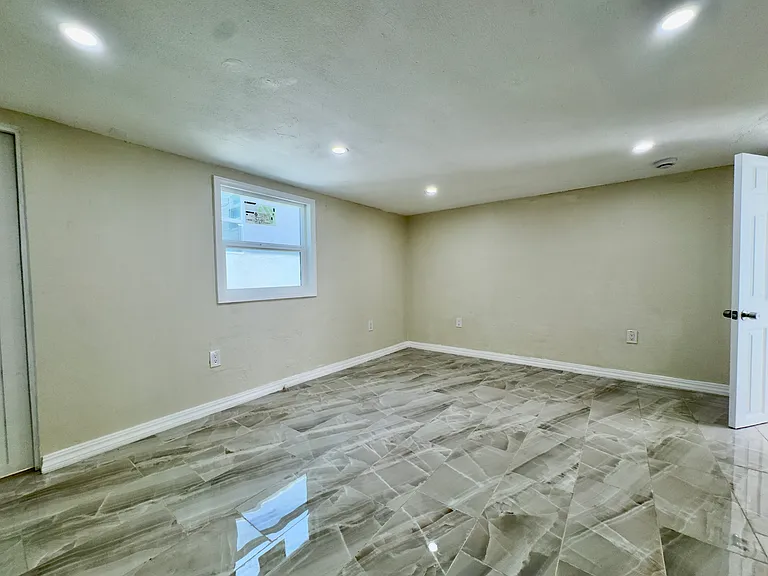 1833 108th Ave — Photo 38