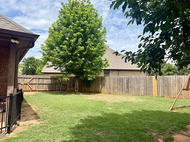 1308 Glenmere Ct — Photo 24