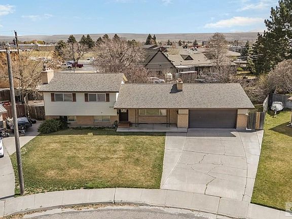 2nd image of 1920 Riviera Cir