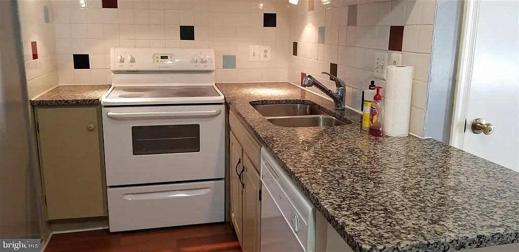 2 bed, 1.0 bath, 1000 sqft, $2,000 — Photo 3