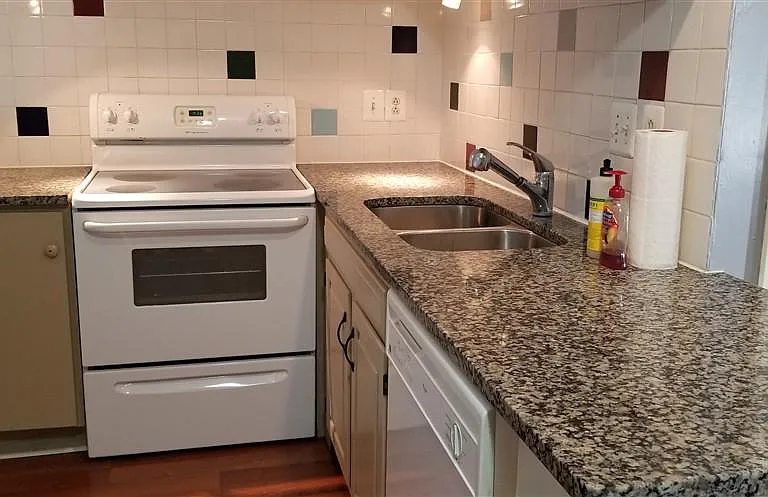 736 Ridge Dr — Photo 3