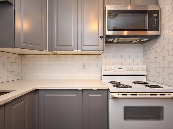 4th image of 5572 N Ridge Rd #710
