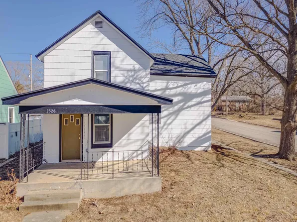 2528 SW Clay St, Topeka, KS 66611