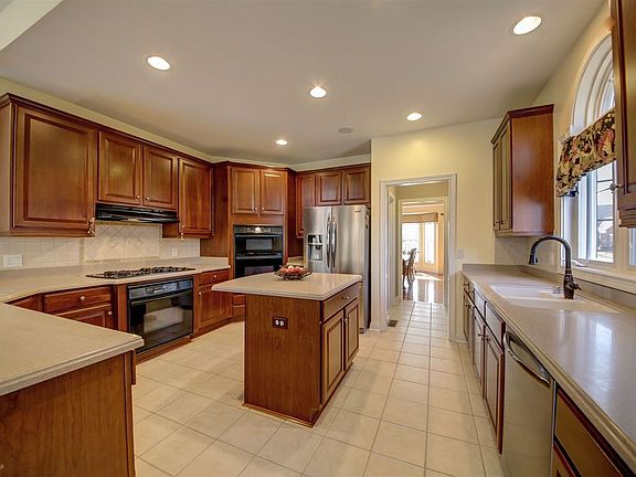 5th image of 2138 Blankenbecker Dr