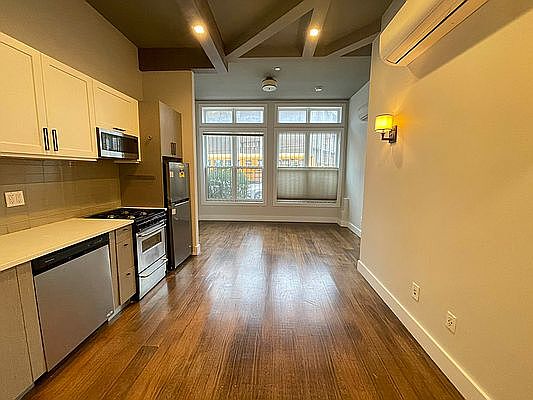4th image of 533 Park Pl #1P