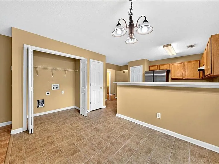 744 W Vincent Dr — Photo 15