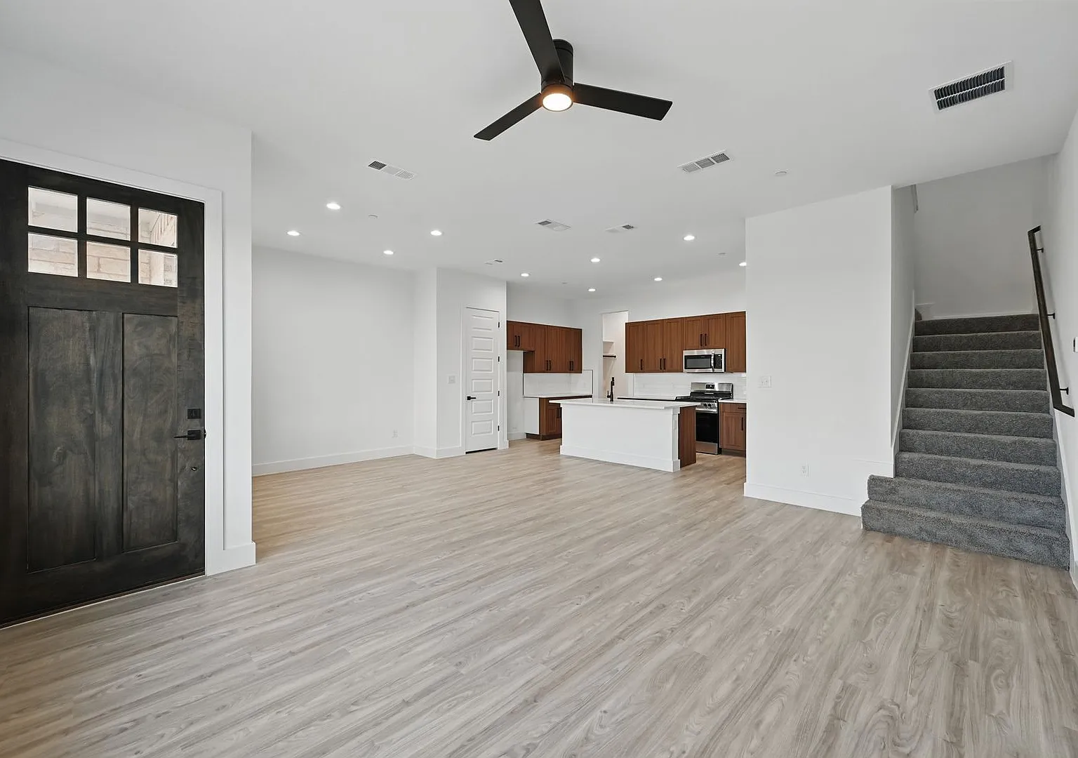 Brand New Townhome in Irving! — Photo 3
