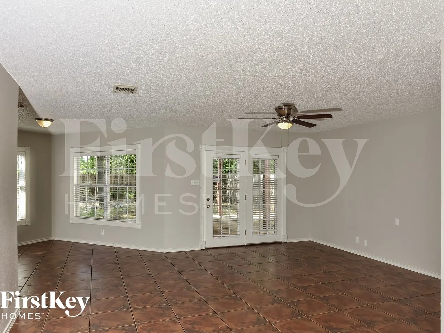 3 bed, 2.0 bath, 1812 sqft, $1,985 — Photo 2