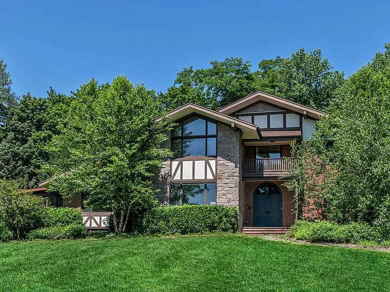 681 Closter Dock Rd — Photo 1