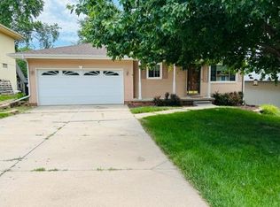 15337 Monroe St, Omaha, NE 68137