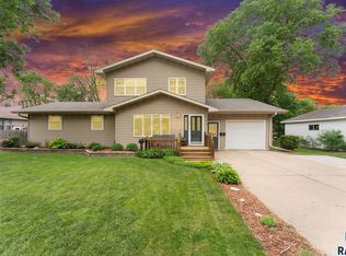 610 W Hemlock St, Beresford, SD 57004