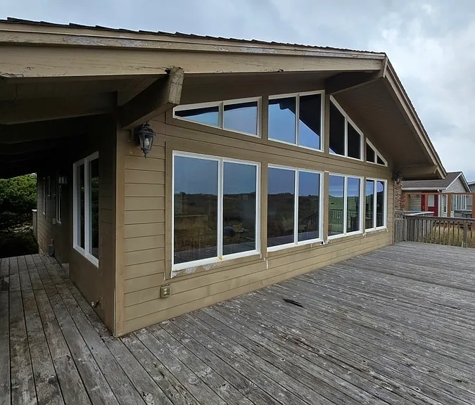 1902 NW Oceania Dr — Photo 2