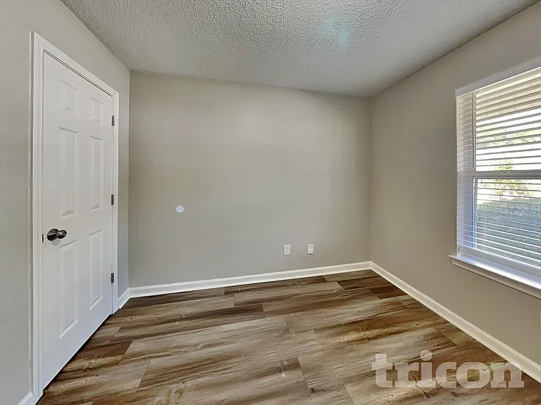 605 Tramore Ct — Photo 13