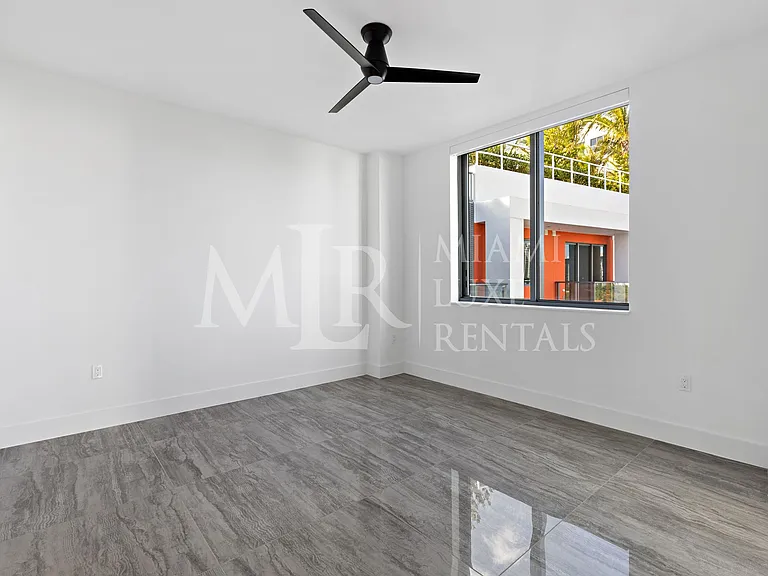 236 NE 28th St #934 — Photo 16