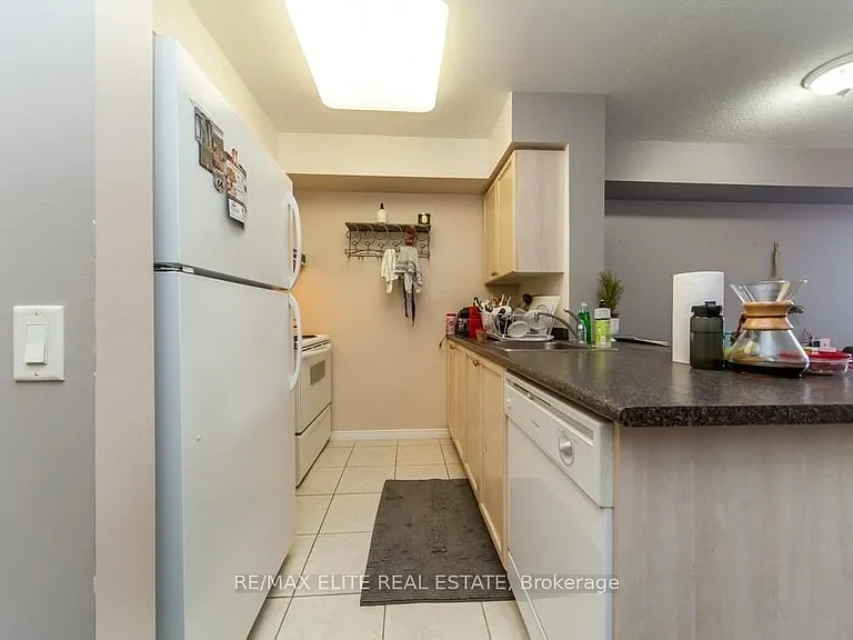 155 Beecroft Rd #303 — Photo 5