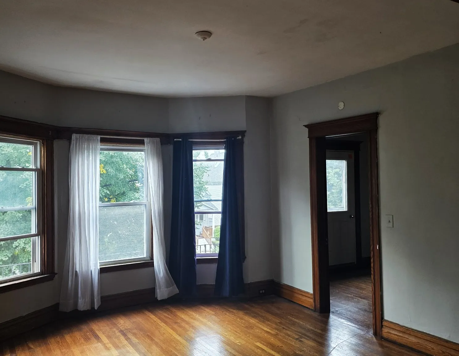 3 bed, $1,300 — Photo 3