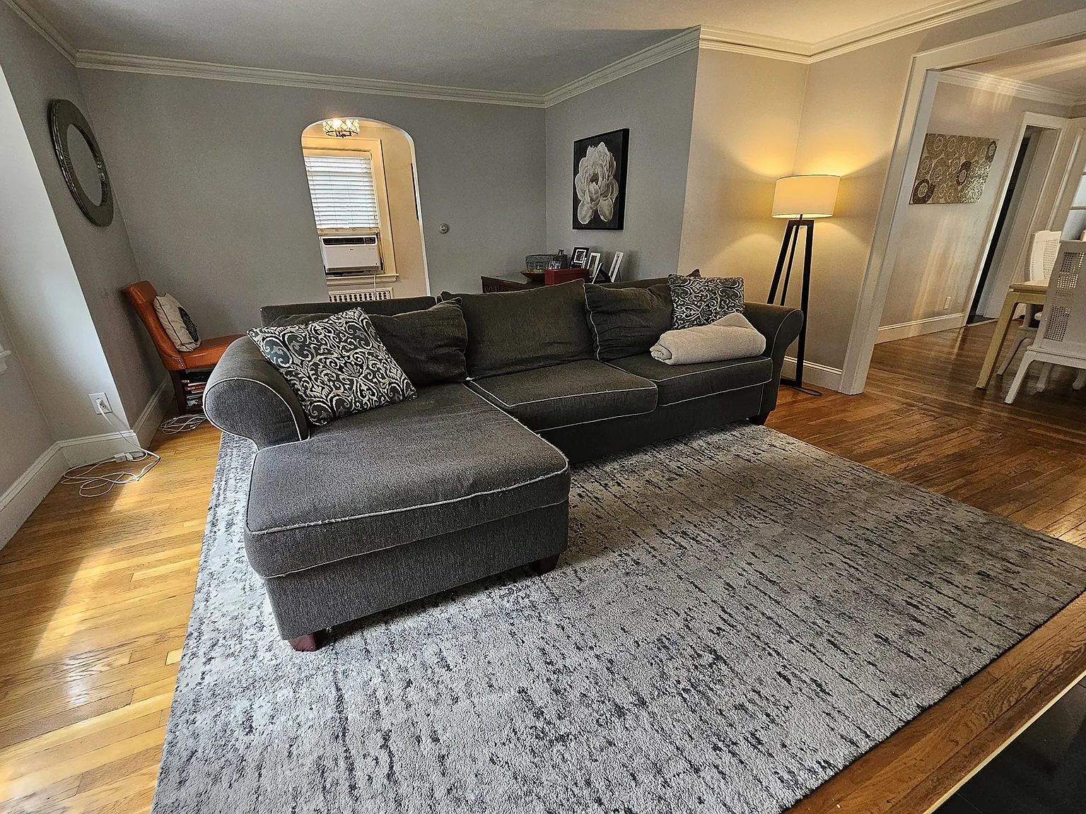 3 bed, 1.5 bath, 1900 sqft, $3,850 — Photo 3