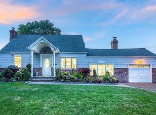 191 N Boston Ave, Massapequa, NY 11758