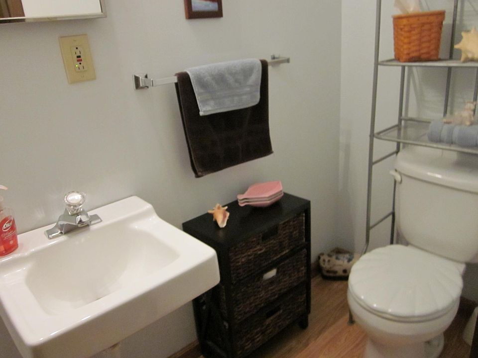 2nd image of 271 Circular St