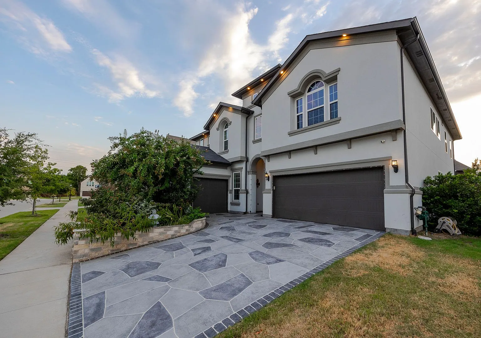 Welcome to 10081 Oxbow Ave, an impressive two-story residence located in the heart of Frisco. — Photo 3