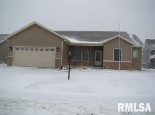 906 Devonshire Rd, Washington, IL 61571