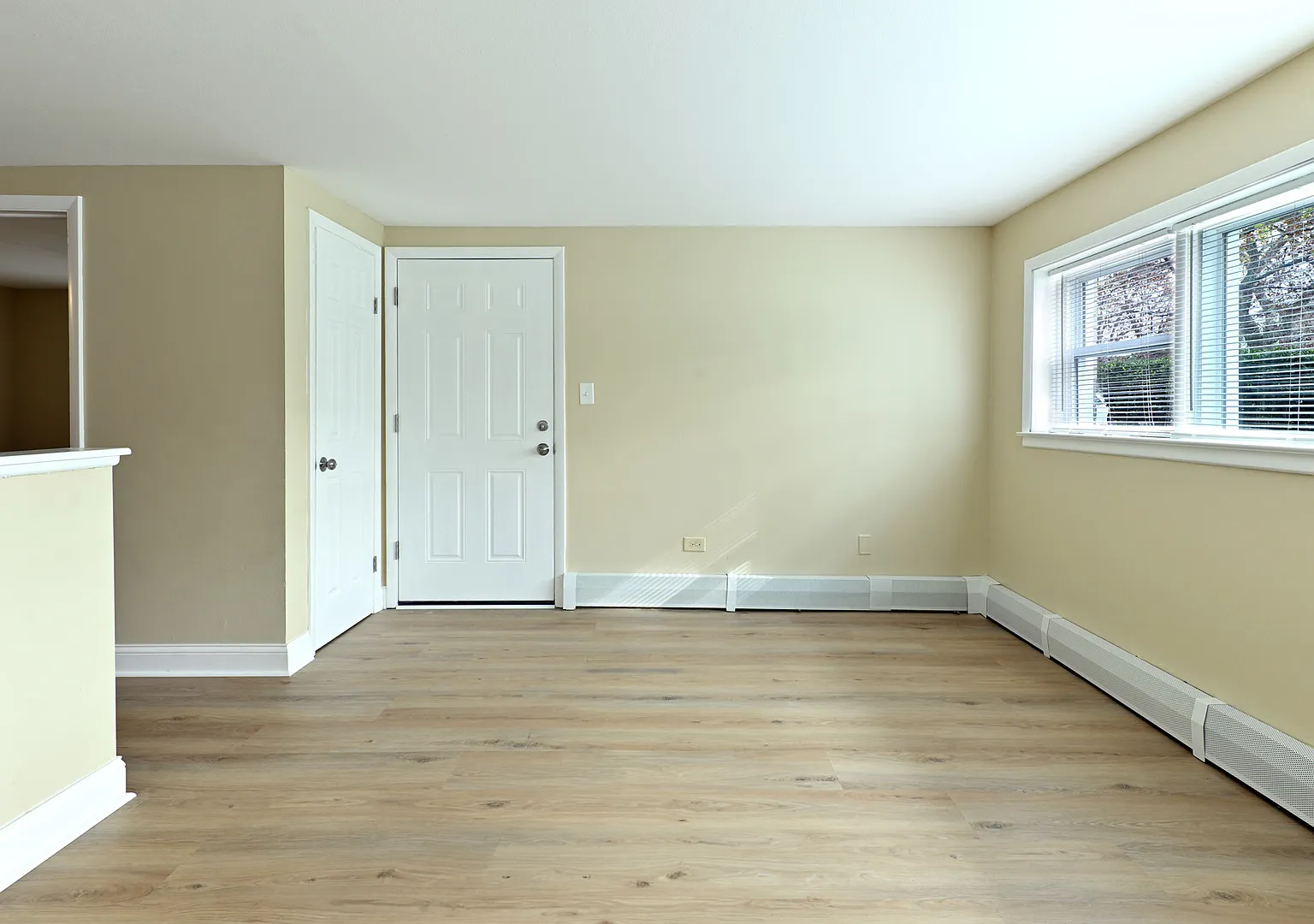 2 bed, 636 sqft, $1,650 — Photo 2