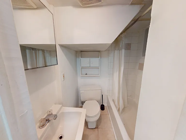 634 Dovercourt Rd #6 — Photo 5