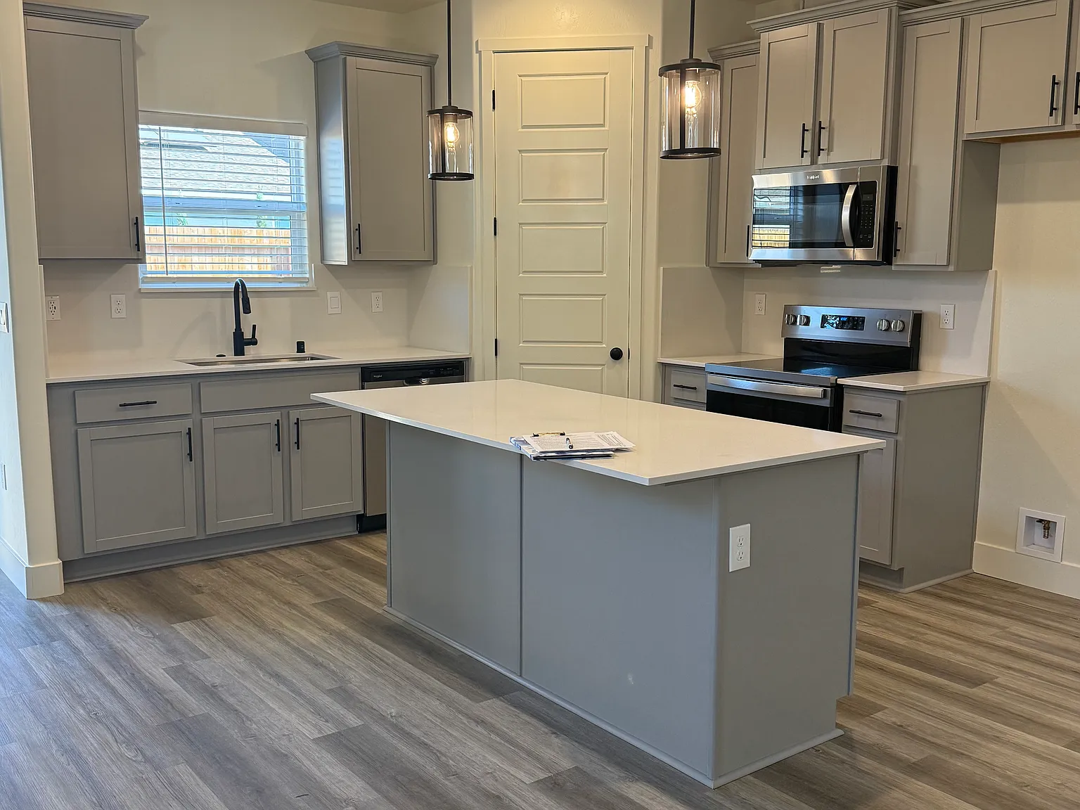 3 bed, 1230 sqft, $2,250 — Photo 2
