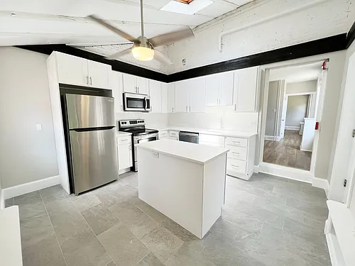 130 E Chestnut St Photo 1