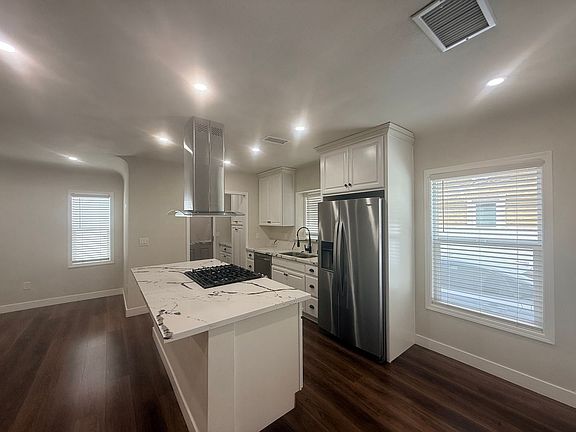4th image of 3688 Taft St