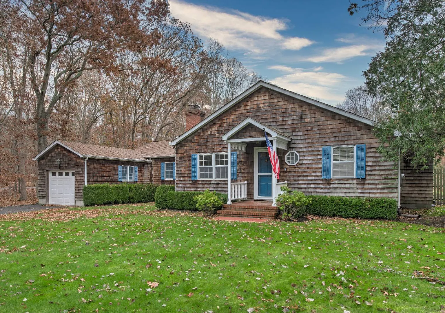 3 Bedroom Southampton Rental with Pool — Photo 2