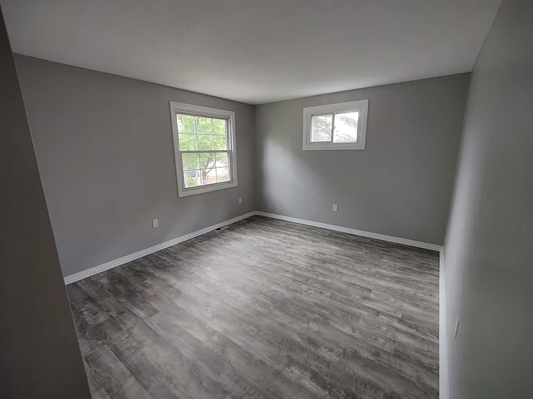 1468 Parkview Dr — Photo 5