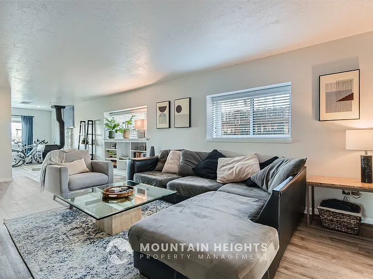 677 N Capitol St — Photo 2