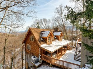930 Stans Ct, Gatlinburg, TN 37738