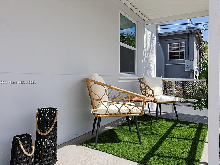 2761 SW 33rd Ave #1 — Photo 18