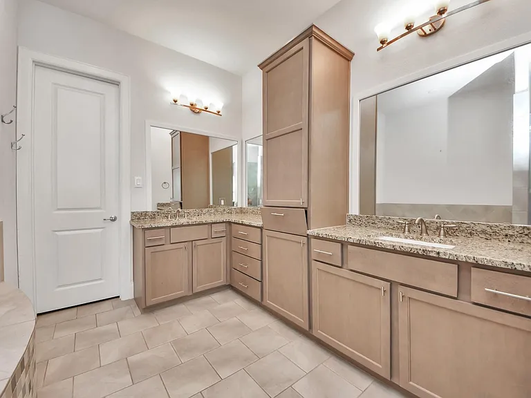 2606 Madeline Grove Dr — Photo 28