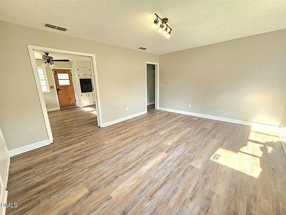 4th image of 408 Oak St