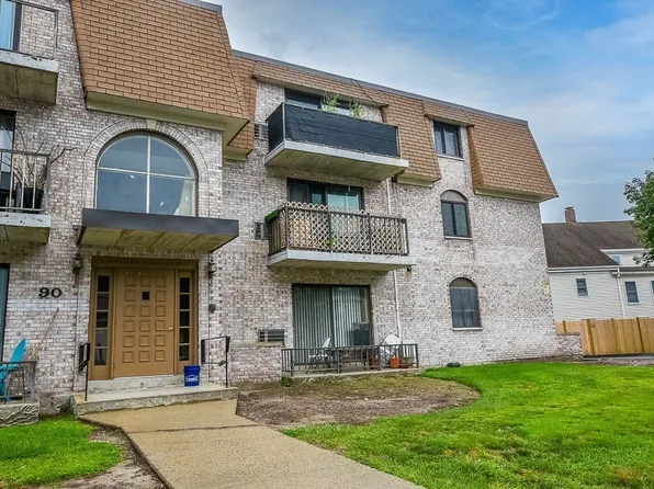 90 High St APT 205, Dedham, MA 02026