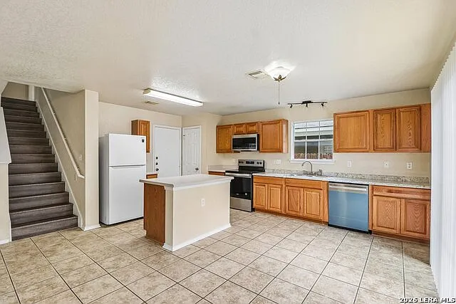 407 Amberdale Oak — Photo 7