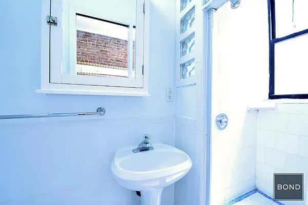 Rented by Bond New York | media 32