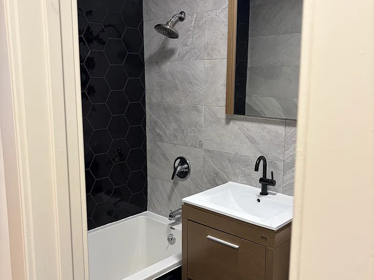 322 Hart St #3 — Photo 7