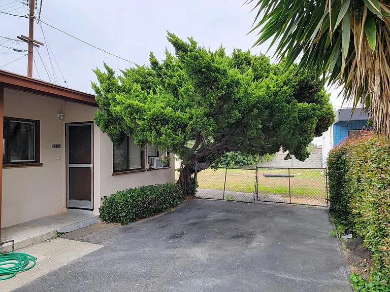 5634 Rosemead Blvd — Photo 1