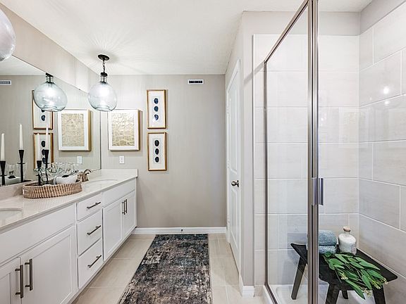 Elm Primary Bathroom