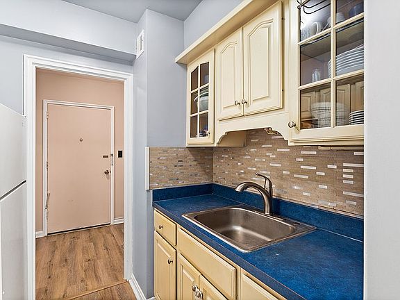 4th image of 11820 Edgewater Dr APT 305