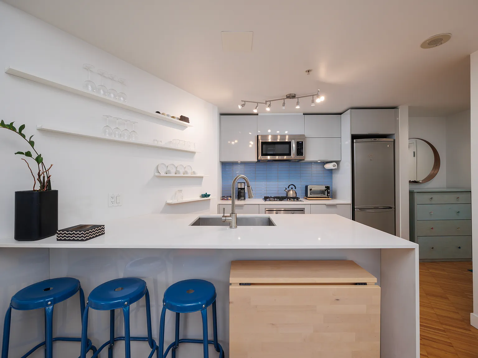1 bed, 550 sqft, $2,395 — Photo 3