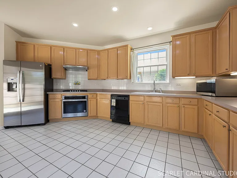 1602 Astor Ave — Photo 6