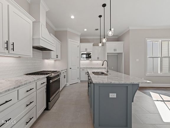 3rd image of 126 Bayfield Dr
