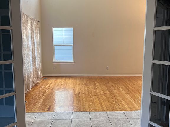 4th image of 753 Tanager Cir