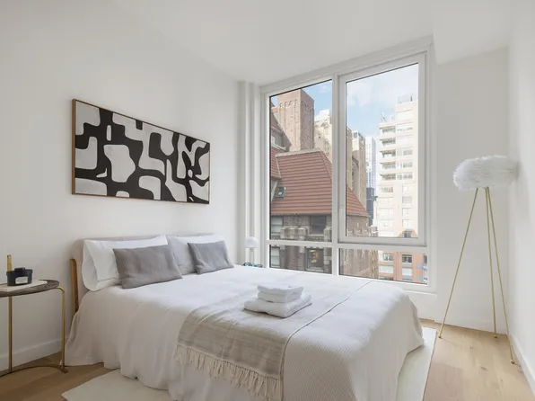 135 East 47th Street image 6 of 17